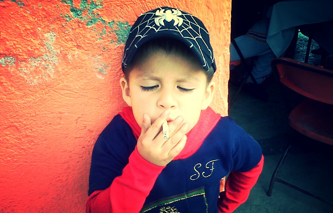 neno fumando